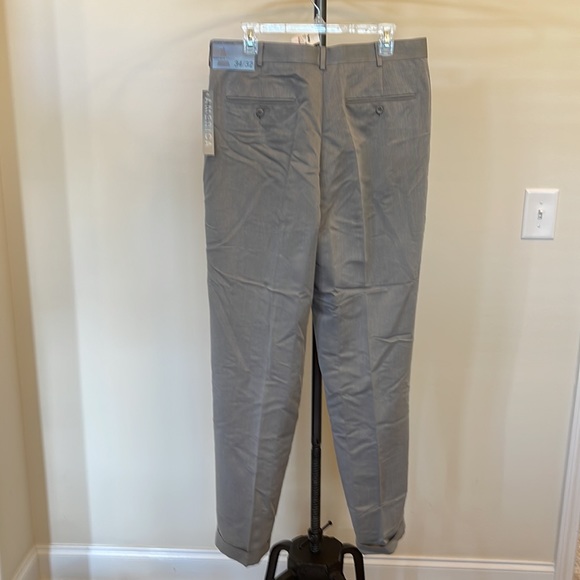 New with tags Mens Perry Ellis gray dress pants. Size 34/32. - Picture 2 of 3